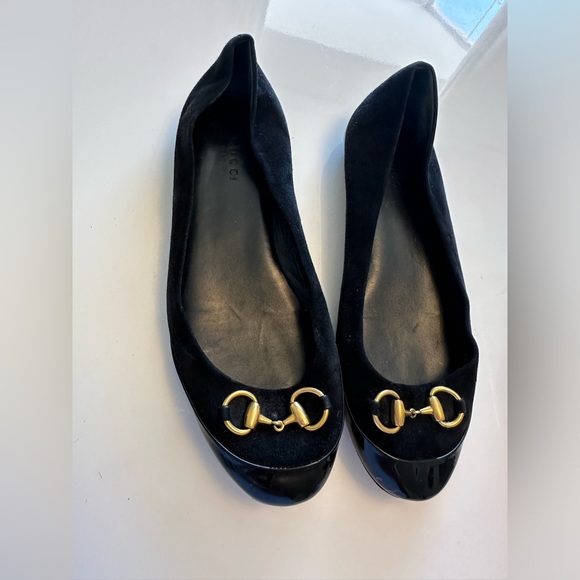 Gucci Flats velvet leather and patent toe and heel. With gold buckle. - Picture 1 of 10